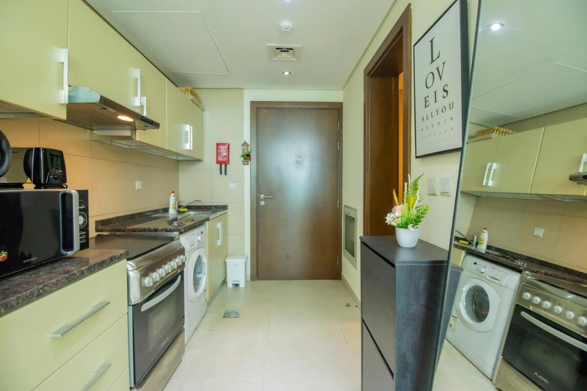 Hilliana Tower - Cozy With Sea View Apartment Dubai