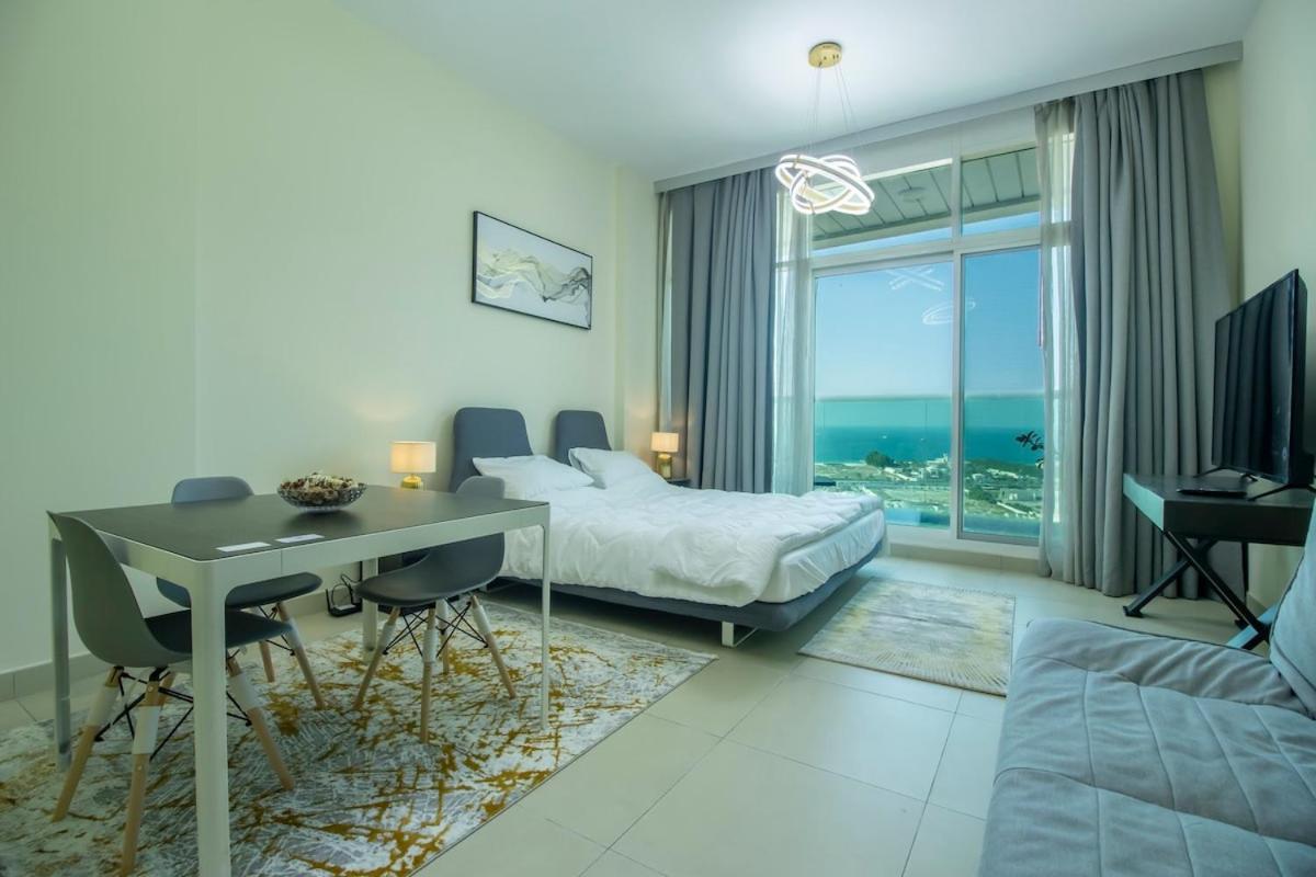 Apartment Hilliana Tower - Cozy With Sea View